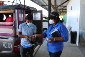Recorren lava autos y terminal de transporte para prevenir el trabajo infantil en Coclé